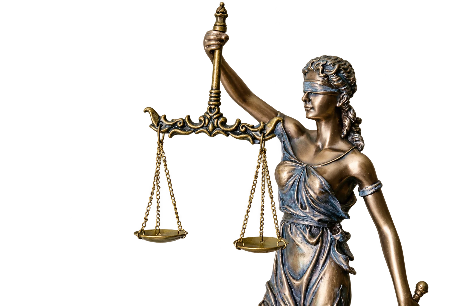 Statuette en bronze de la déesse de la Justice, les yeux bandés, levant une balance, détourée.
